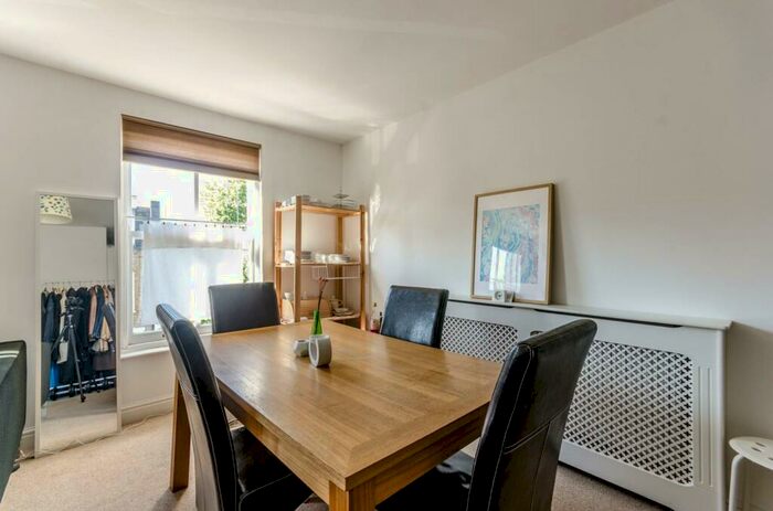 2 Bedroom Flat To Rent In Barnsbury Street, Barnsbury, London, N1