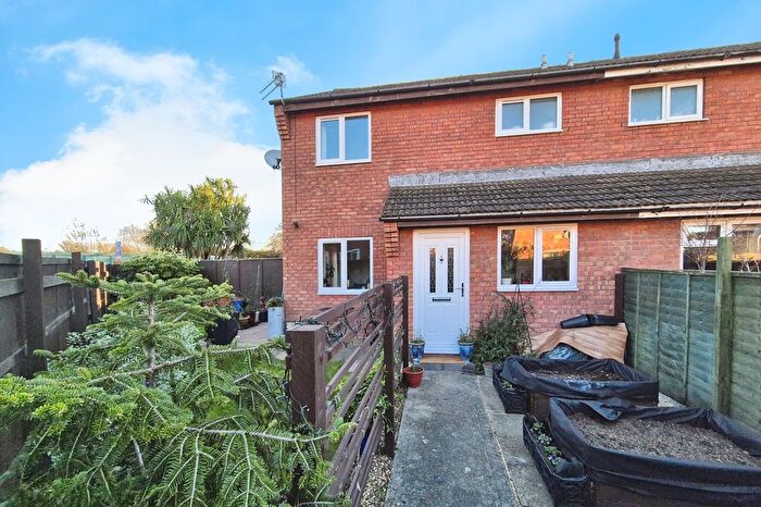 1 Bedroom End Terrace House For Sale In Cavell Court, Clevedon, North Somerset, BS21