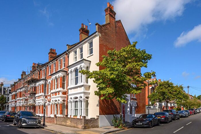 4 Bedroom Terraced House For Sale In Calabria Road, Highbury, London, N5