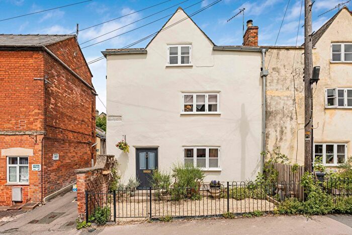 3 Bedroom Terraced House For Sale In Middle Street, Stroud, GL5