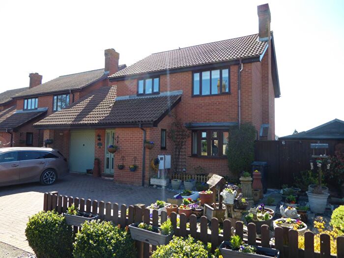 3 Bedroom Link Detached House To Rent In Long Street Road, Hanslope, MK19