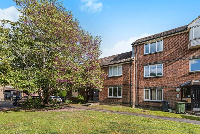 1 Bedroom Flat For Sale In Weybrook Drive, Burpham, Guildford, Surrey, GU4