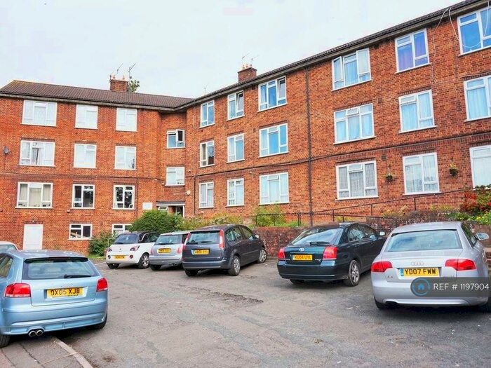 2 Bedroom Flat To Rent In Victoria Road, Chesham, HP5