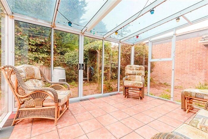 1 Bedroom Semi-Detached Bungalow For Sale In Mitchem Close, West Kingsdown, Sevenoaks, Kent, TN15