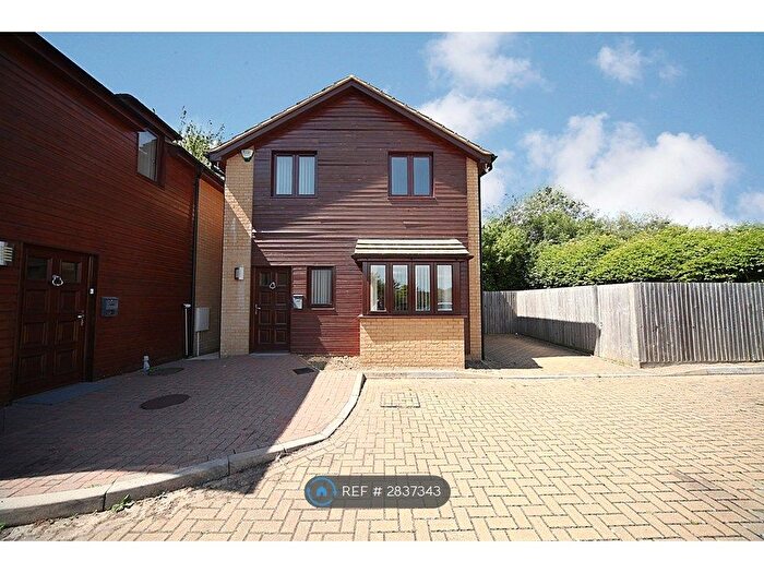 3 Bedroom Detached House To Rent In Witham Court, Bletchley, Milton Keynes, MK3