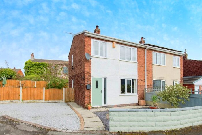 3 Bedroom Semi-Detached House For Sale In Whinney Close, Streethouse, Pontefract, WF7