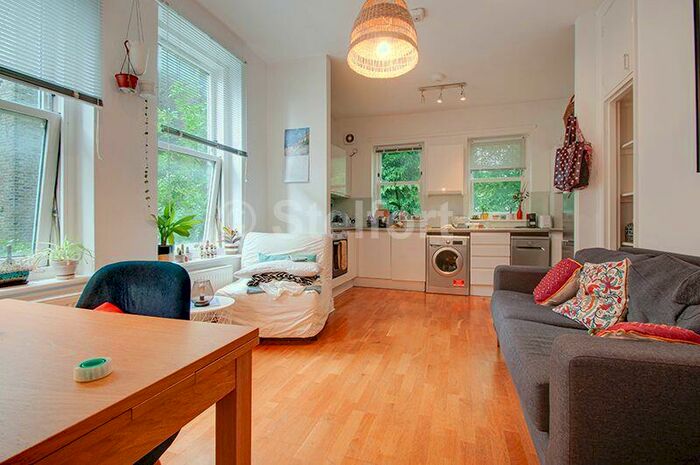 3 Bedroom Apartment To Rent In Cathcart Hill, London, N19