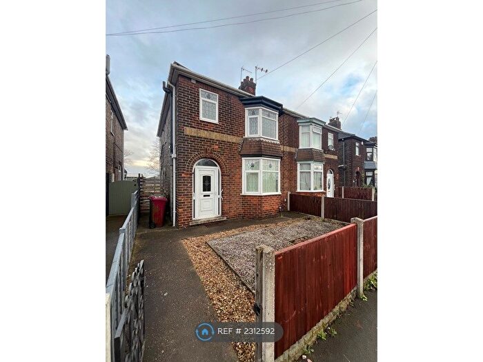 3 Bedroom Semi-Detached House To Rent In Warwick Road, Scunthorpe, DN16