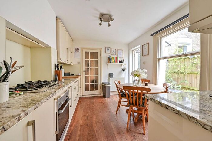 1 Bedroom Flat To Rent In Caroline Road, Wimbledon, London, SW19