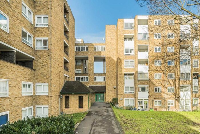 4 Bedroom Flat For Sale In Brondesbury Road, Queen's Park, NW6