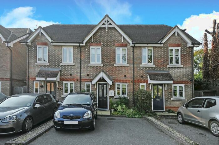 2 Bedroom Terraced House To Rent In Amersham, Buckinghamshire, HP7