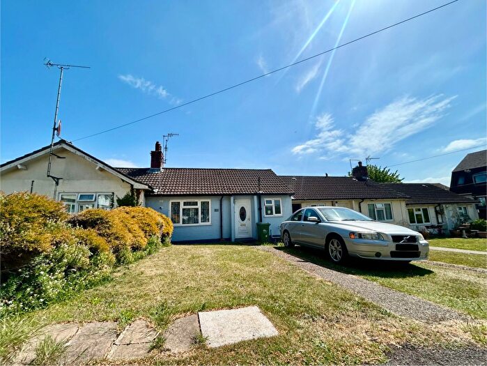 1 Bedroom Semi-detached Bungalow For Sale In Meadowside Close, Southampton, SO18