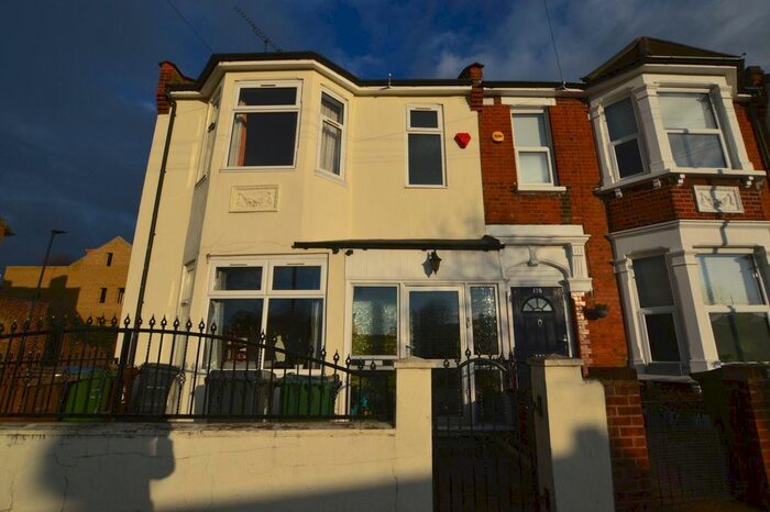 3 Bedroom Terraced House To Rent In Grove Road, Walthamstow E17