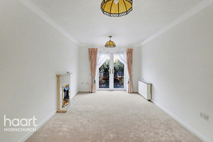 1 Bedroom Retirement Property For Sale In Waldegrave Gardens, Upminster, RM14