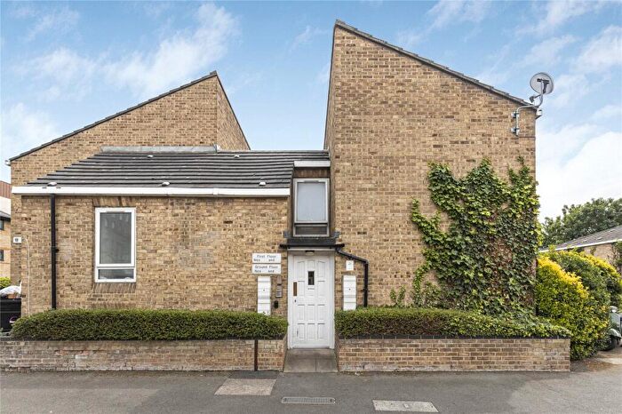 2 Bedroom Flat For Sale In Savoy Close, London, E15