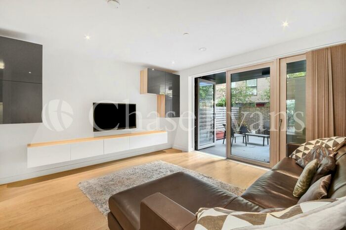 3 Bedroom Duplex To Rent In Victory Place, Trafalgar Place, Elephant & Castle, SE17