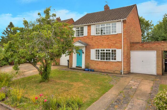 3 Bedroom Detached House To Rent In Overstone Road, Harpenden, Herts, AL5