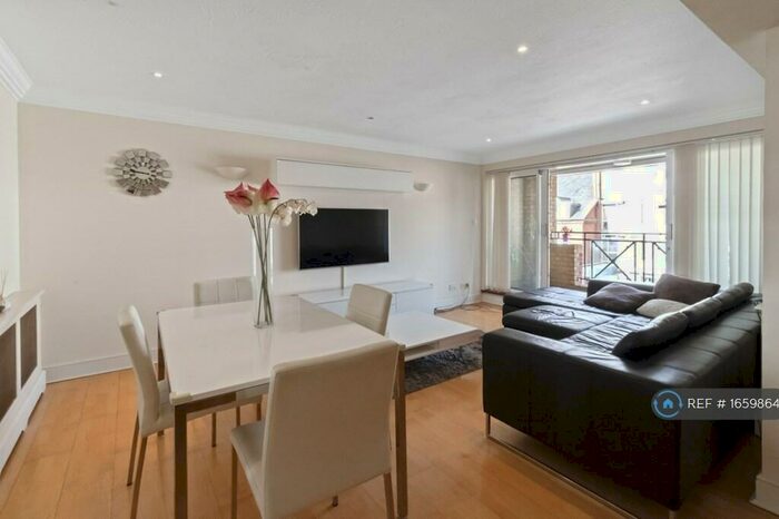 2 Bedroom Flat To Rent In Regents Park Road, London, N3