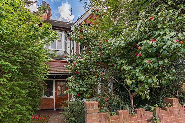 Studio For Sale In Tooting Bec Gardens, London, SW16