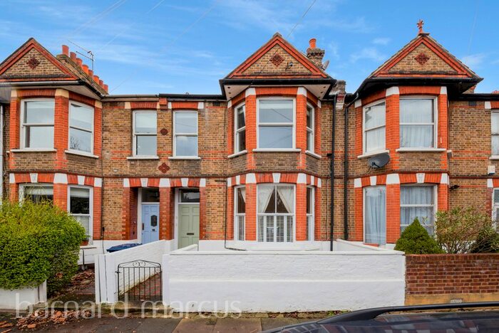 2 Bedroom Flat To Rent In Newton Avenue, London, W3