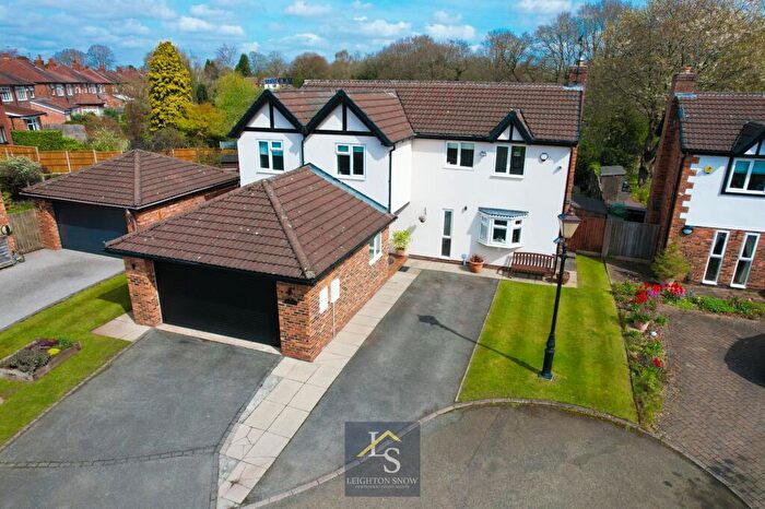 4 Bedroom Detached House For Sale In Kinross Avenue, Stockport, SK2