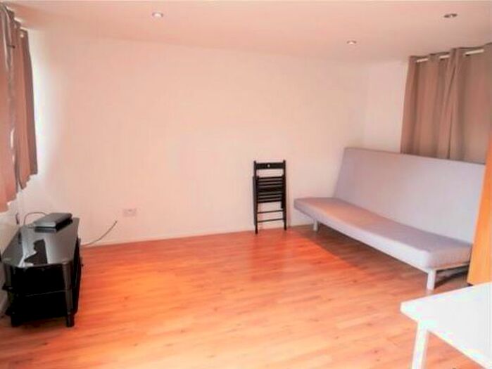 Studio To Rent In Vincent Road, Isleworth, TW7