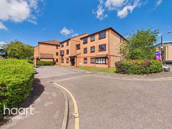 2 Bedroom Apartment For Sale In Marwell Close, Romford, RM1