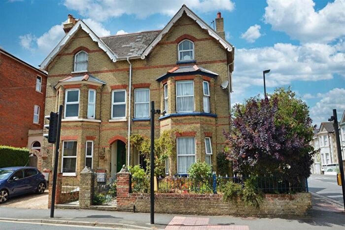 4 Bedroom Semi-Detached House For Sale In Central Ryde, PO33