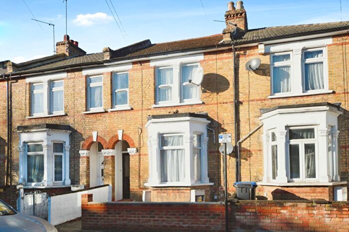1 Bedroom Terraced House For Sale In Russell Road, London, N13