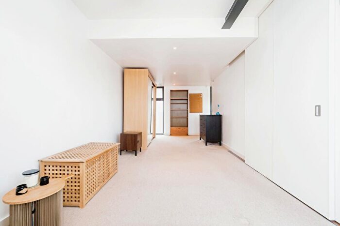 2 Bedroom Flat For Sale In Channelsea Road, London, E15
