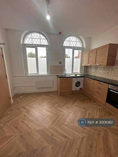 1 Bedroom Flat To Rent In Roundhay Road, Leeds, LS8