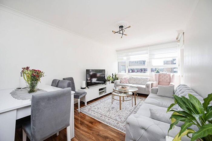 2 Bedroom Flat For Sale In Macbeth House, Arden Estate, Hoxton, London, N1