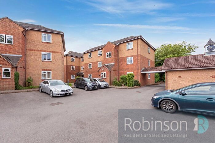 2 Bedroom Flat For Sale In Corfe Place, Maidenhead, Berkshire, SL6