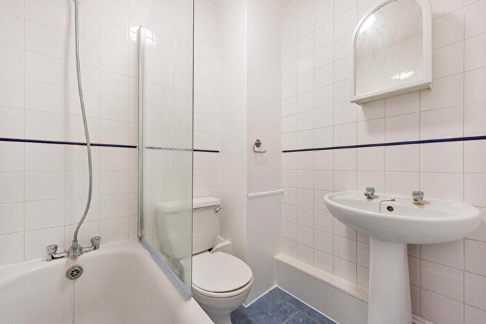 Flat To Rent In Arkwright Road, NW3