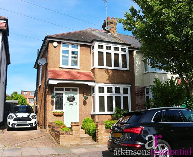 3 Bedroom Semi-Detached House For Sale In Morley Hill, Enfield, Middlesex, EN2