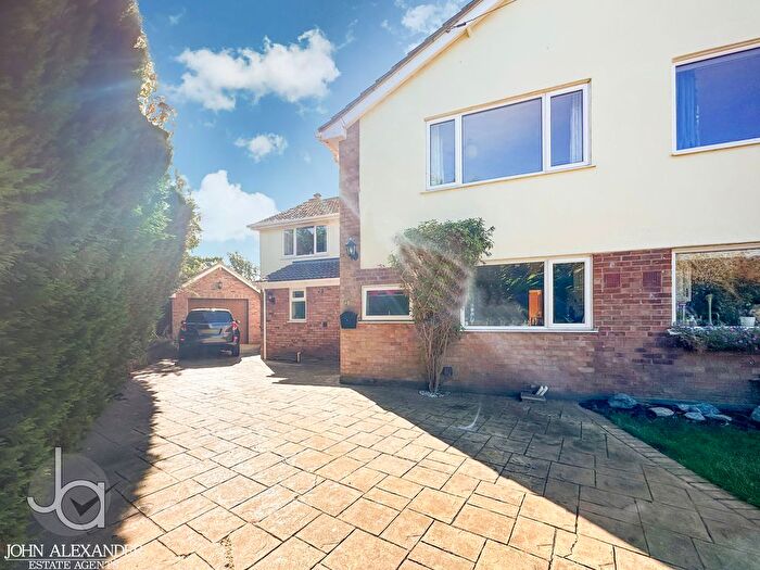 4 Bedroom Semi-detached House For Sale In Hawkins Road, Alresford, CO7