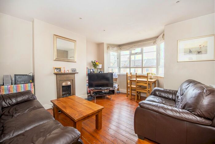 2 Bedroom Flat To Rent In Burntwood Lane, London, SW17