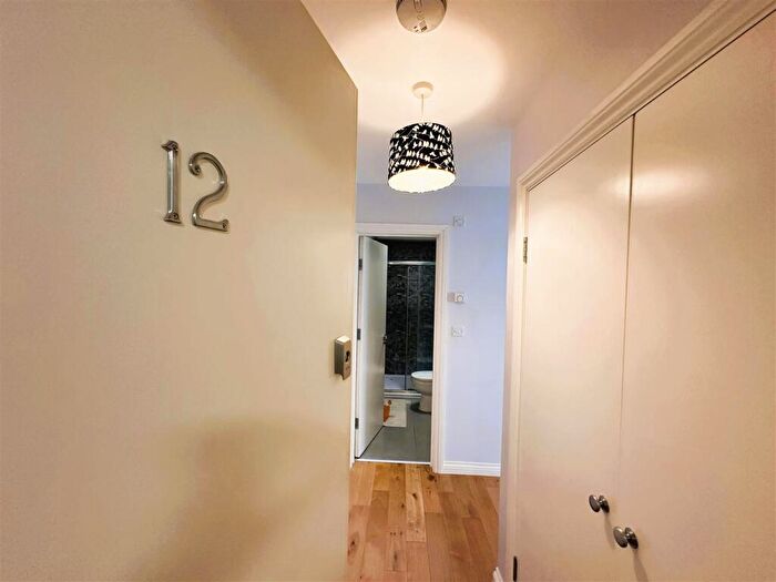 2 Bedroom Flat To Rent In High Street, Keynsham, BS31