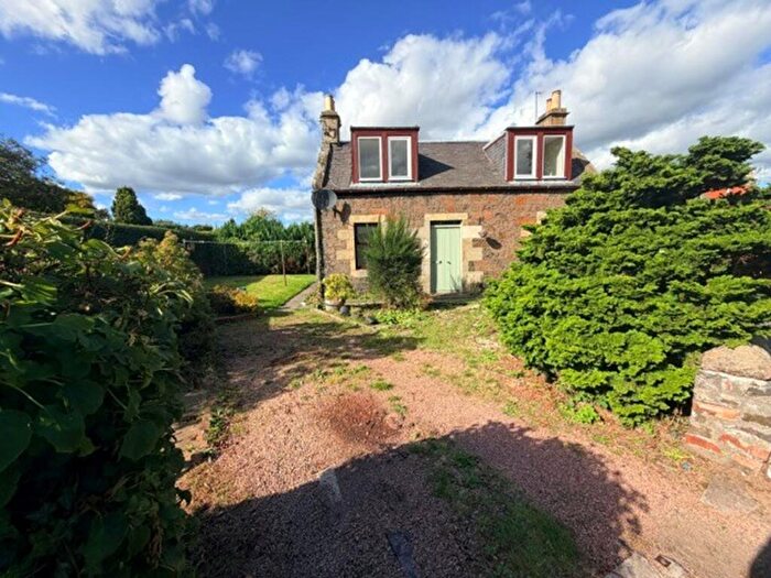 3 Bedroom Semi-Detached House For Sale In The Wynd, Dunshalt, KY14