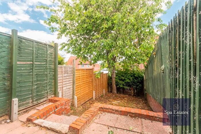 2 Bedroom End Of Terrace House For Sale In Chesterton Drive, Leamington Spa, CV31