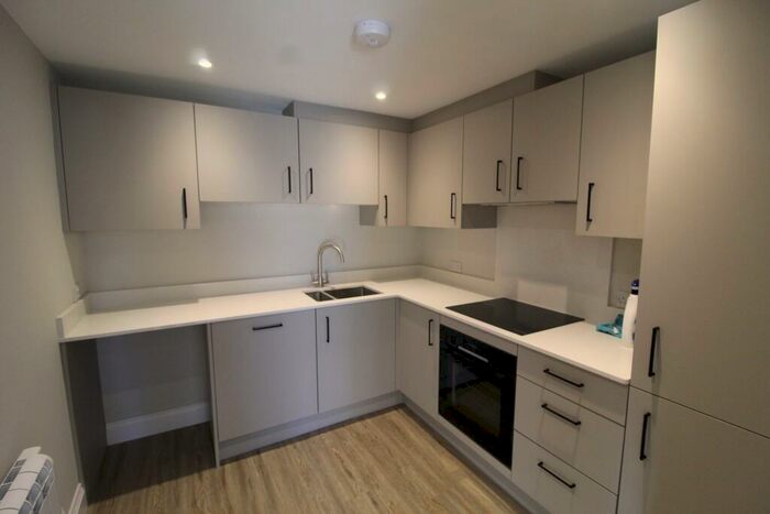 2 Bedroom Flat To Rent In Bargates, Christchurch, BH23
