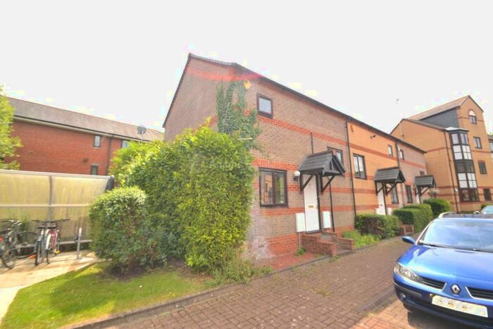 2 Bedroom Town House To Rent In Waterside Gardens, Reading, RG1
