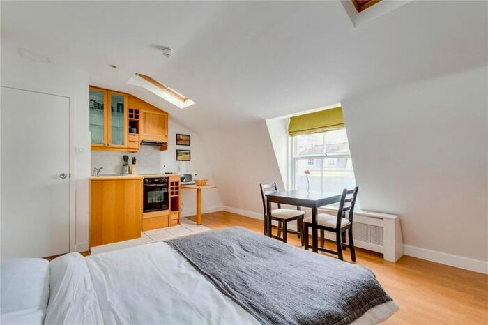 Studio To Rent In Gloucester Street, London, SW1V