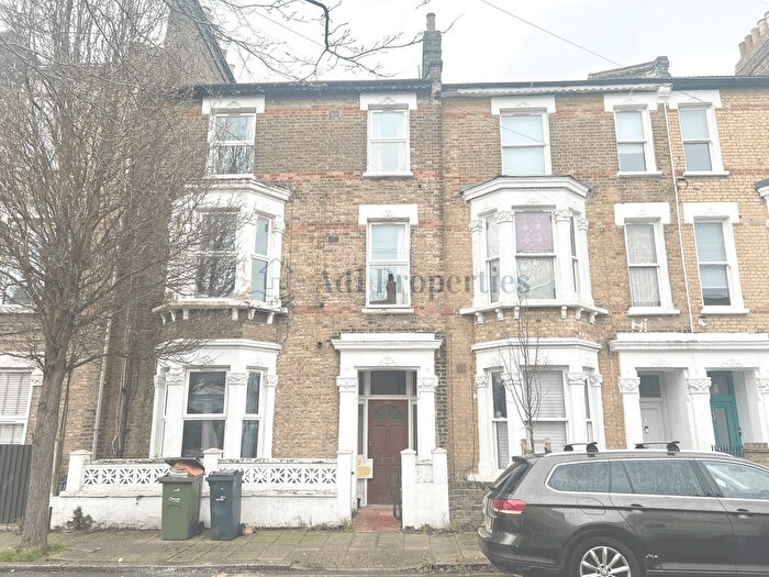 3 Bedroom Flat To Rent In Tasman Road, SW9