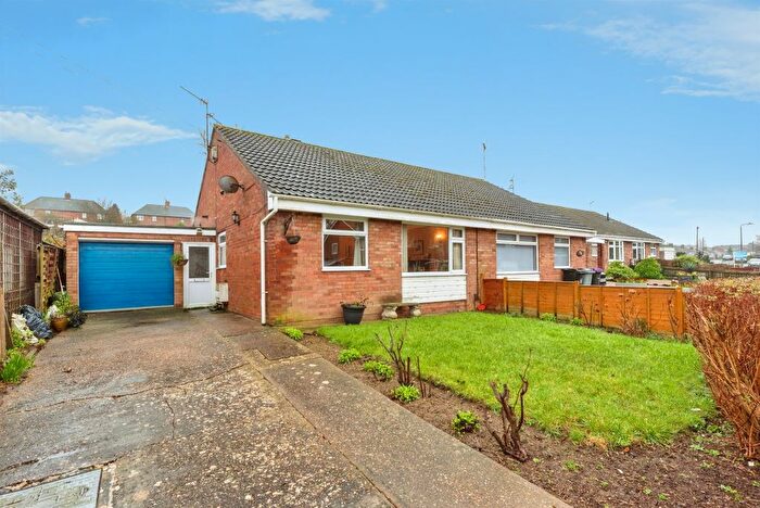 2 Bedroom Semi-detached Bungalow For Sale In Wroxall Drive, Grantham, NG31