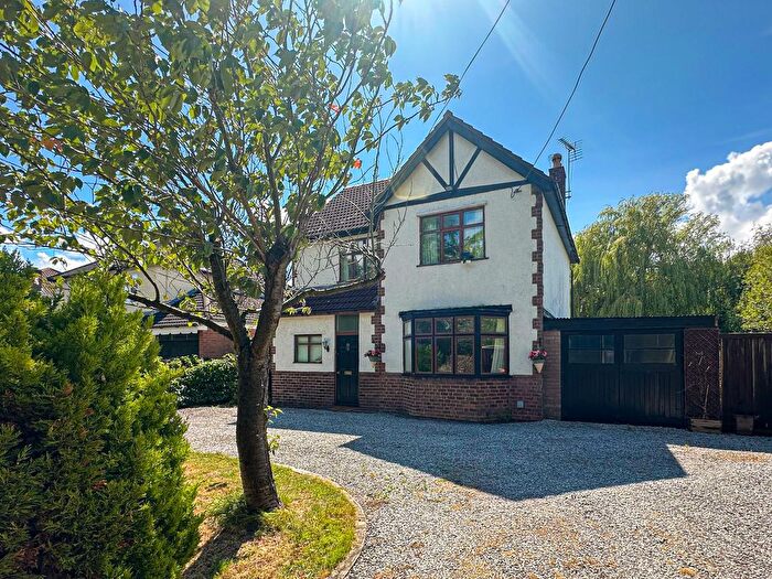 4 Bedroom Detached House For Sale In Chester High Road, Neston, CH64