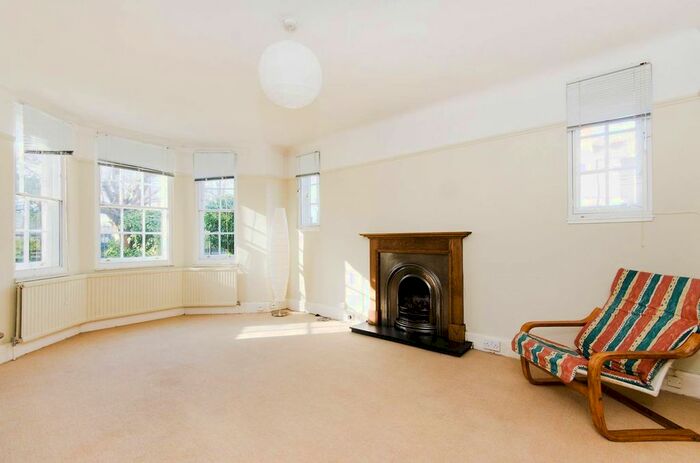 3 Bedroom Flat For Sale In Bromyard Avenue, Acton, London, W3