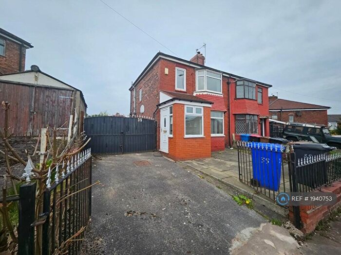3 Bedroom Semi-Detached House To Rent In Bank Lane, Salford, M6