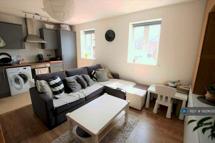 2 Bedroom Flat To Rent In Victoria Place, Bristol, BS5