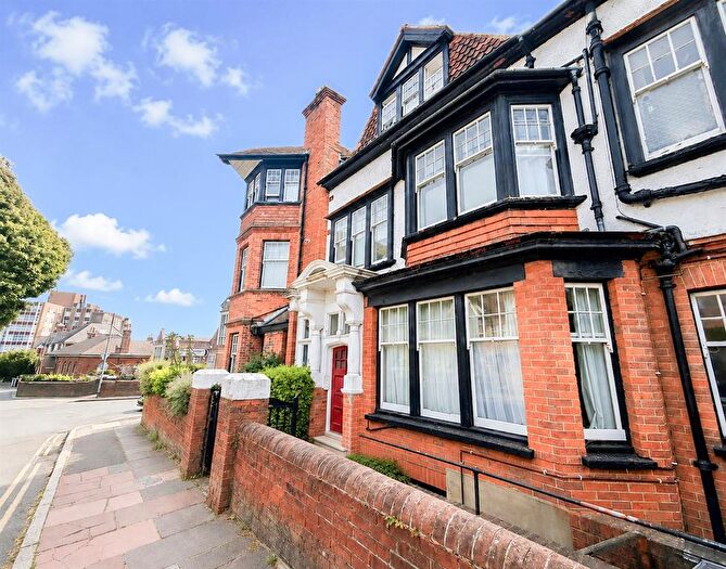 2 Bedroom Flat To Rent In Beachy Head Road, Eastbourne, BN20